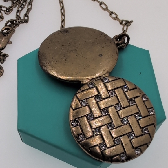 J. Crew Locket Gold Woven  Pendant Paperclip Chain  Necklace - Picture 4 of 5